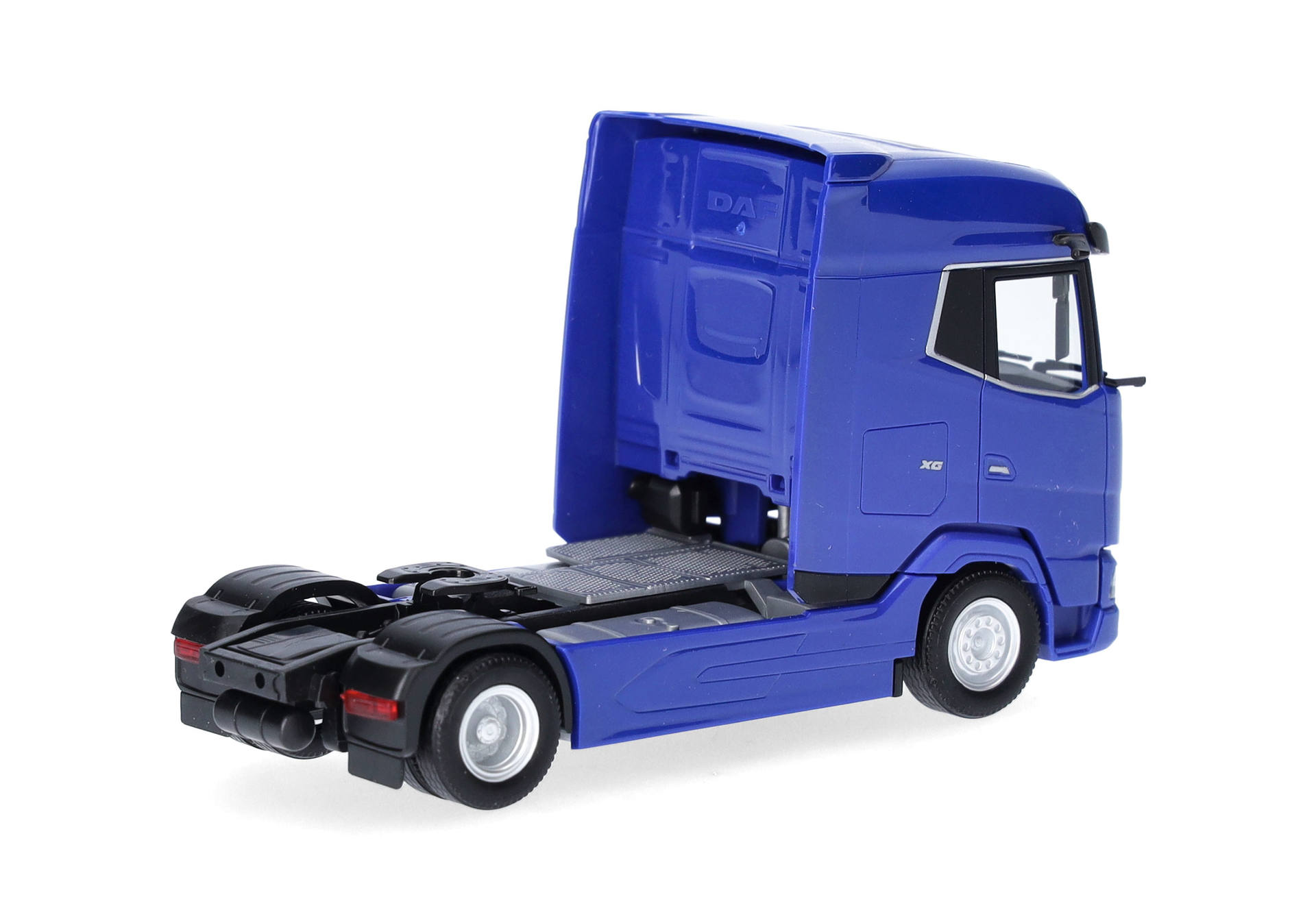 DAF XG rigid tractor 2axles, ultramarine blue