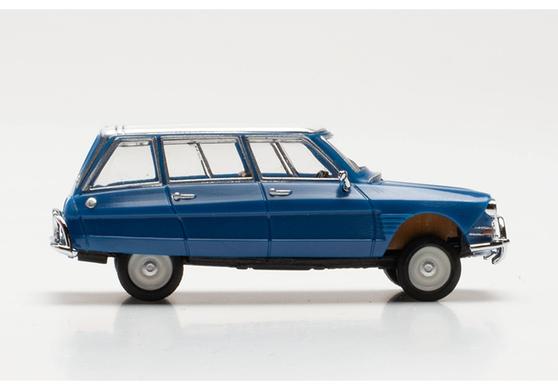 Citroen AMI 6 Break, gentian blue with white roof