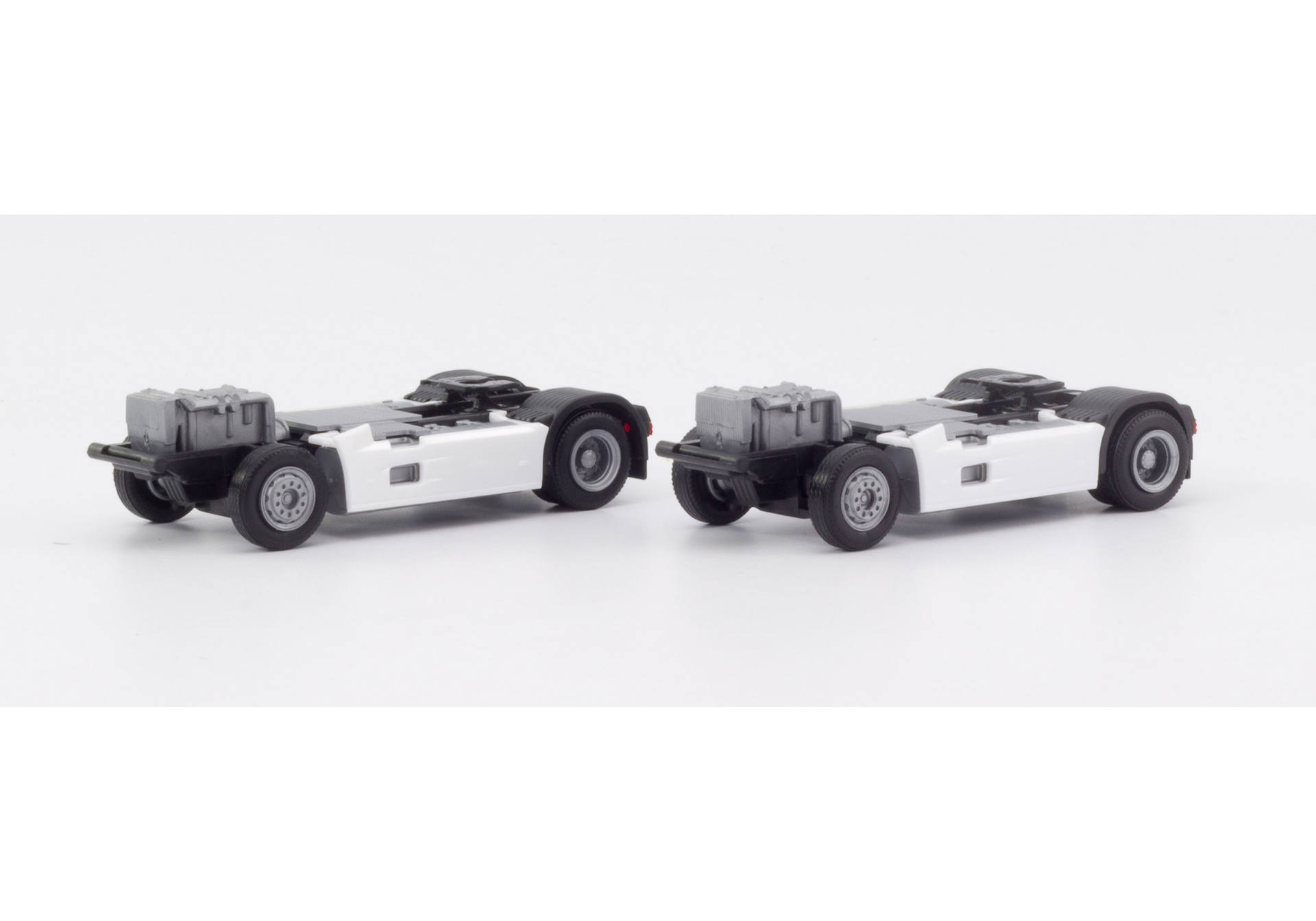 Renault T chassis with paneling. content: 2 pieces