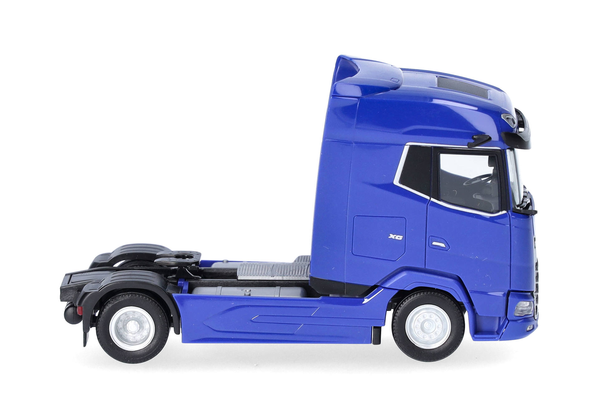 DAF XG rigid tractor 2axles, ultramarine blue