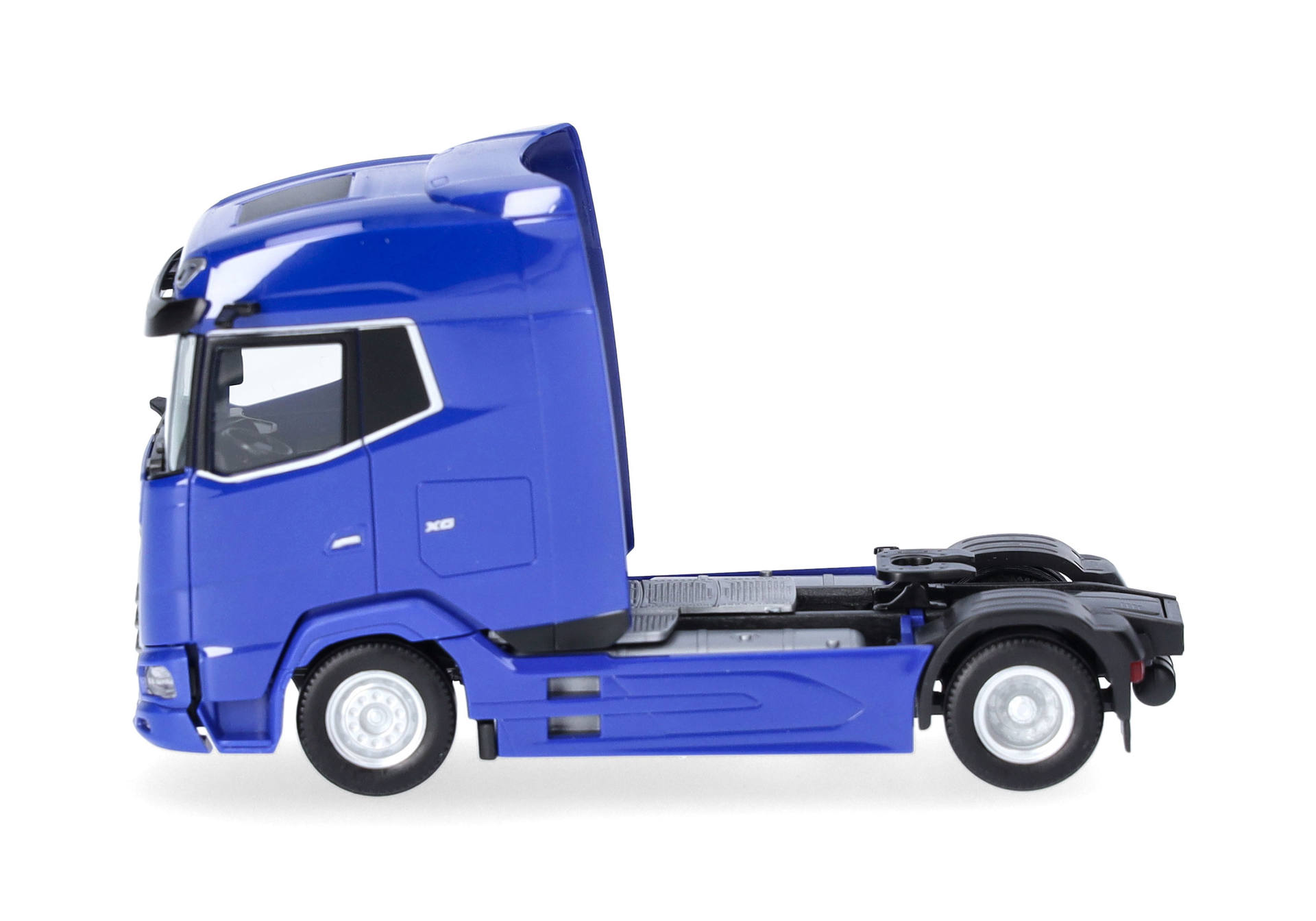 DAF XG rigid tractor 2axles, ultramarine blue